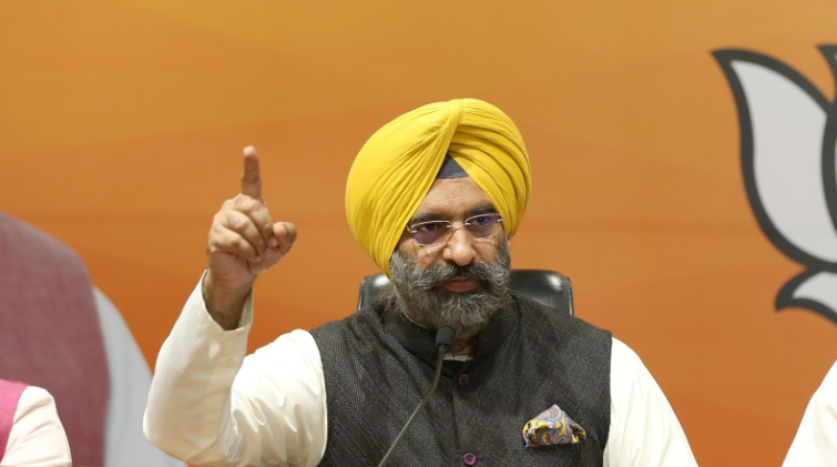 Government scrappage policy for old vehicles in Delhi to reduce pollution